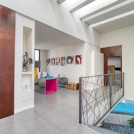 Villa House Gallery 10 *